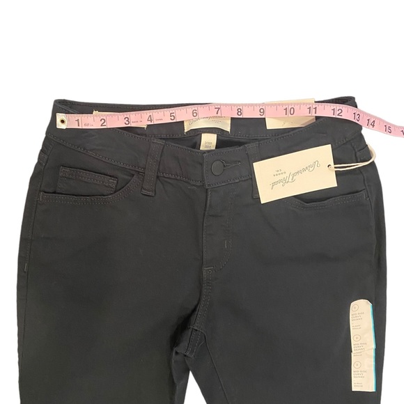 Universal Thread NWT Mid-Rise Curvy Skinny No Fade Black Jeans 2 | 26 Waist - Picture 7 of 12